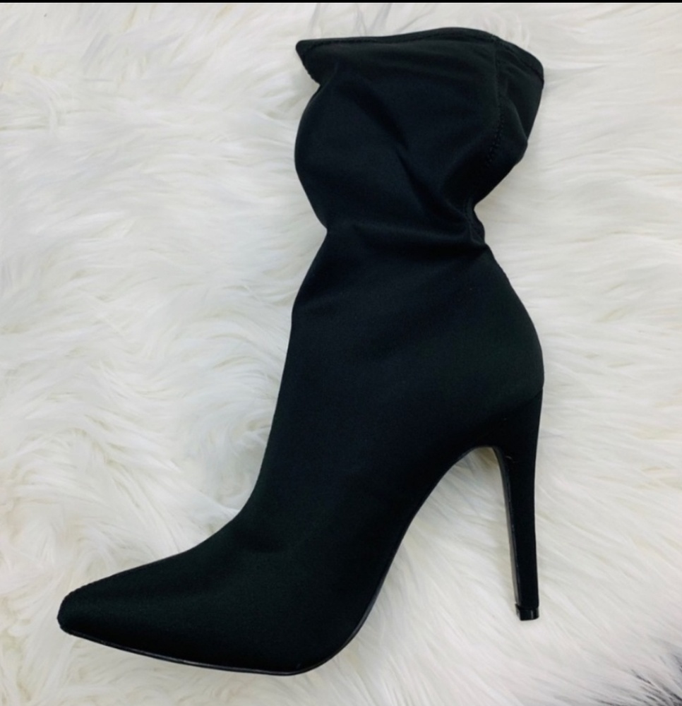 🎉HP🎉Black Heeled Boots - Picture 2 of 5